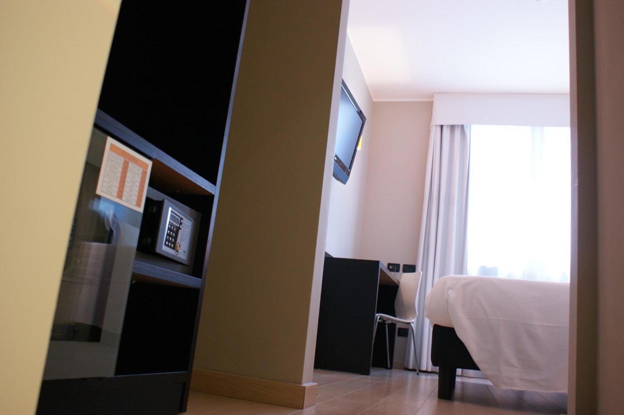 Hotel Aniene Рим Экстерьер фото