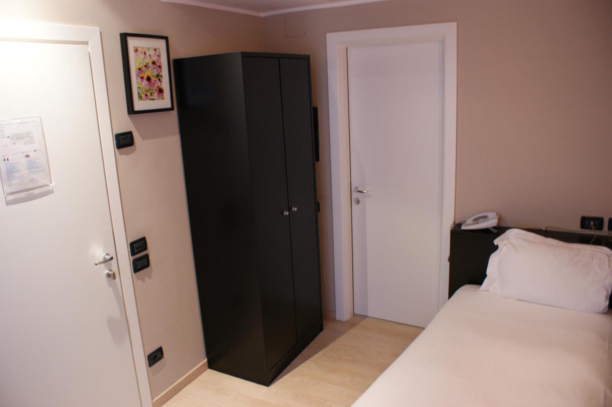 Hotel Aniene Рим Экстерьер фото