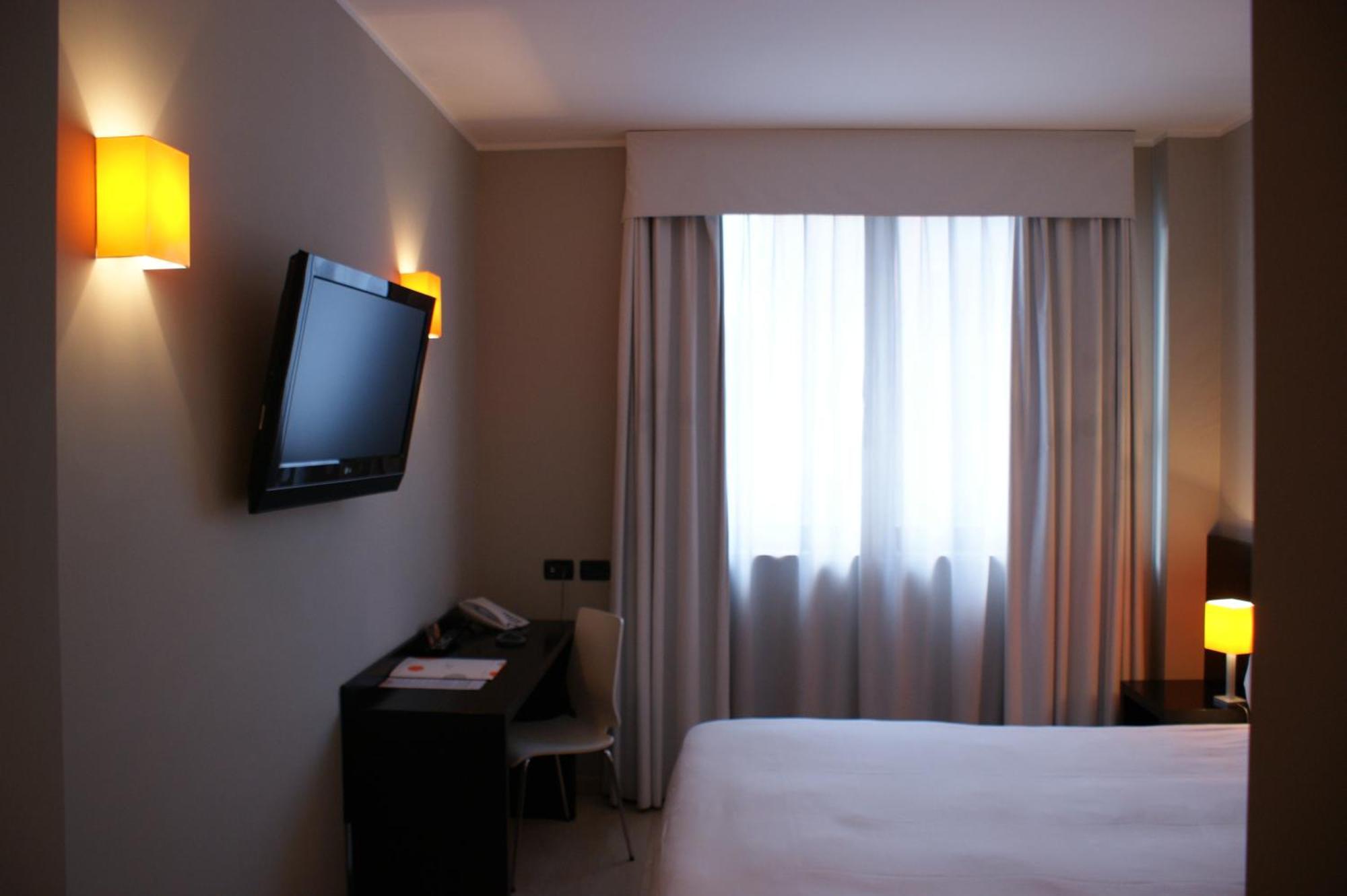 Hotel Aniene Рим Экстерьер фото