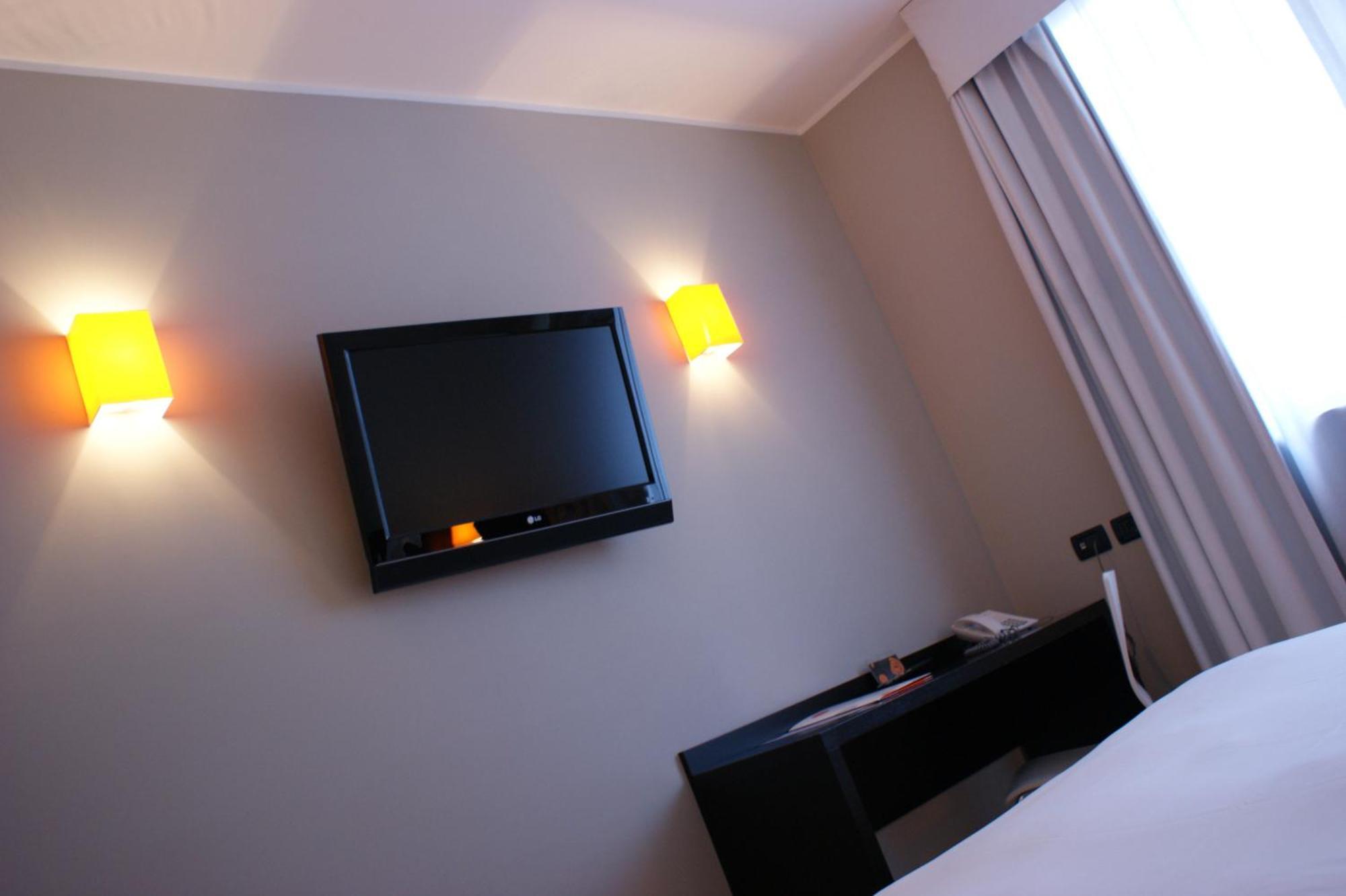 Hotel Aniene Рим Экстерьер фото